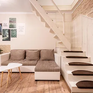 Zensen Nest , Budapest Hungría